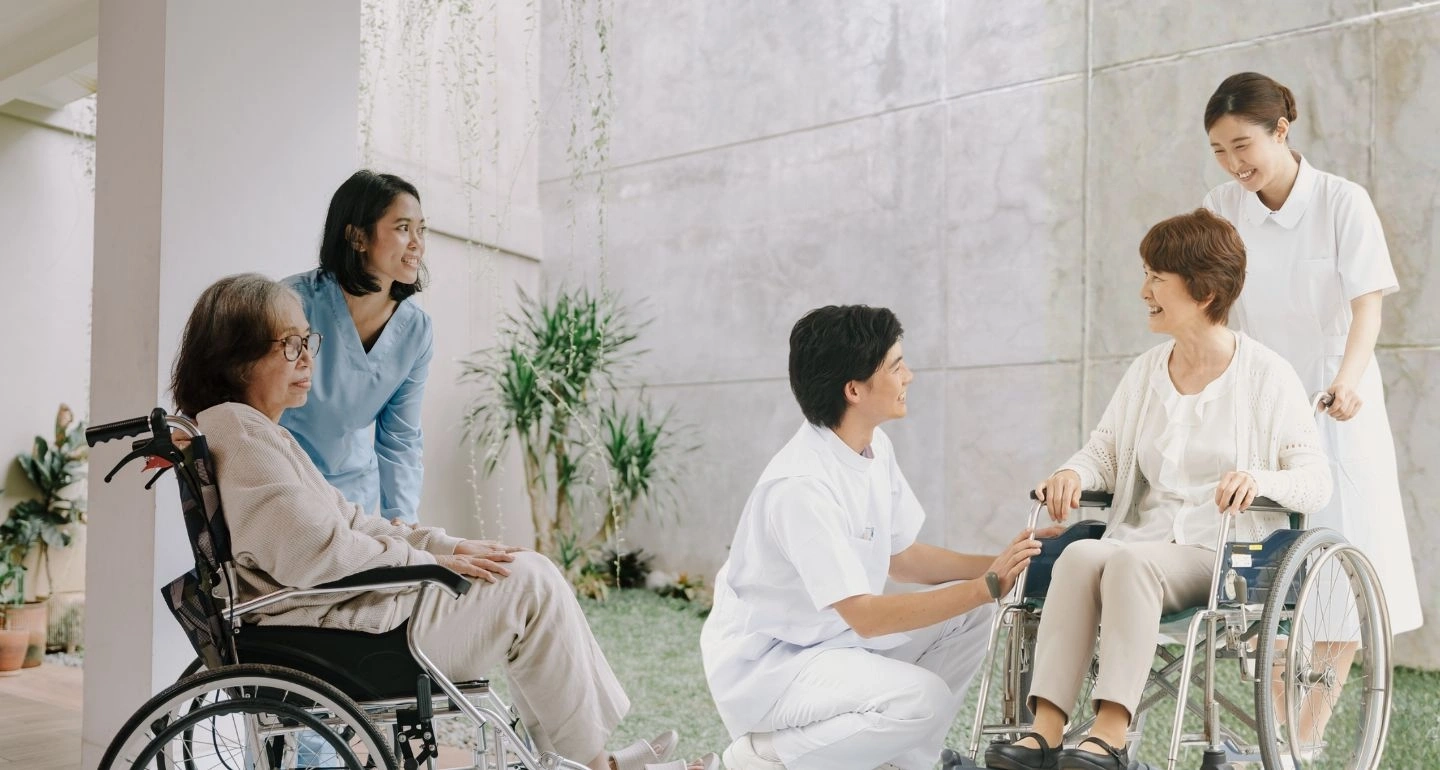 วิกฤตแรงงานดูแลผู้สูงอายุ: ความท้าทายและโอกาสของไทยในสังคมสูงวัย