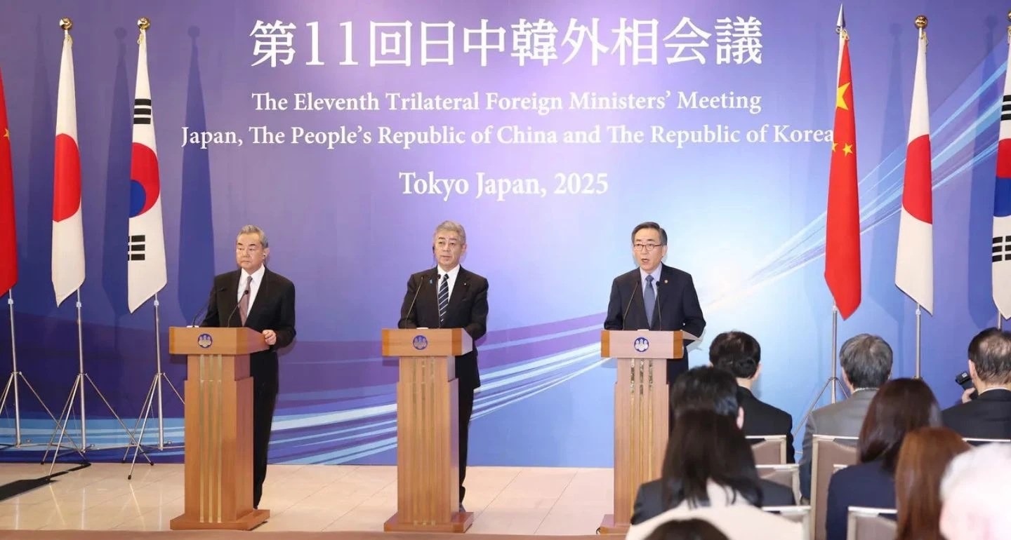 หวังอี้ชี้ จีน-ญี่ปุ่น-เกาหลีใต้เห็นพ้องเสริมสร้างความไว้วางใจ กระชับความร่วมมือ